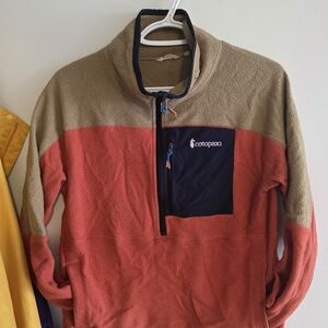 Cotopaxi Two-Tone Crew Neck  synchilla - Tan and Red